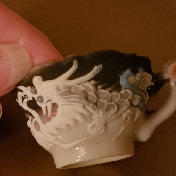 Antique Japanese doll tea cup and pot - Picture 3 of 4